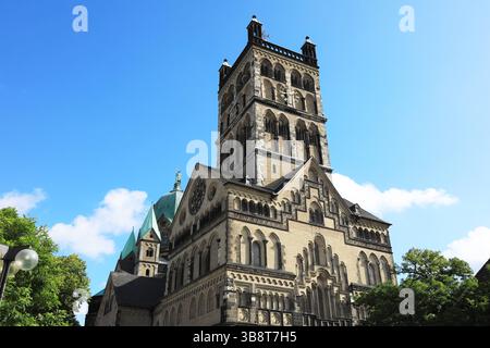 Quirinus-Münster, Kirche im Rheinischen Übergangsstil, Wahrzeichen der Stadt Neuss, Neuß, Rheinkreis Neuss, Rhénanie-du-Nord-Westphalie, Allemagne Banque D'Images