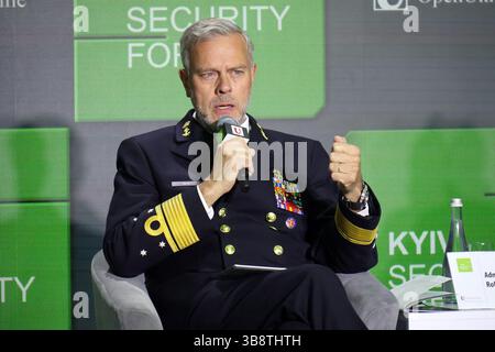 Président du Comité militaire de l'OTAN (2021-2025), l'amiral Rob Bauer assiste au 17e Forum annuel sur la sécurité de Kiev, Kiev, Ukraine, le 8 mai 2025. (Photo de Pavlo Bahmut/Ukrinform) Banque D'Images