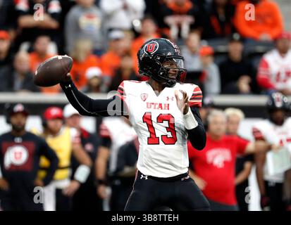 29 septembre 2023 : le quarterback des Utah Utes Nate Johnson (13 ans) se lance pour une première descente de l'Utah lors du match de football NCAA entre les Utes de l'Utah et les Beavers de l'État de l'Oregon au Reser Stadium, Corvallis, OREGON. Larry C. Lawson/CSM (crédit image : © Larry C. Lawson/CSM via ZUMA Press Wire) Banque D'Images