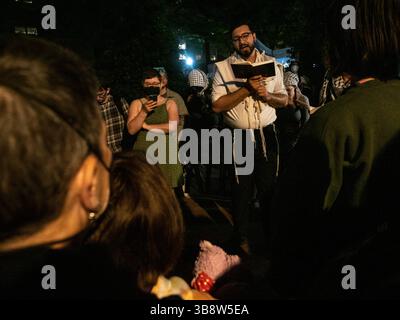 3 mai 2024, Washington, District de Columbia, États-Unis : les étudiants et les membres de la communauté juive de WashingtonÃs célèbrent le Shabbat lors des services rendus au camp de solidarité à l'Université George Washington. (Crédit image : © Sue Dorfman/ZUMA Press Wire) Banque D'Images