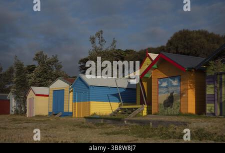 Cabanes de plage multicolores à Dromana Victoria, Australie, Océanie Banque D'Images
