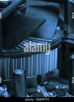 CPU cooler close up sur la carte mère de l'ordinateur Banque D'Images
