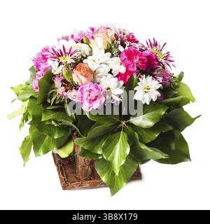 Bouquet de fleurs roses dans un bol isolated on white Banque D'Images