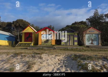 Cabanes de plage multicolores à Dromana Victoria, Australie, Océanie Banque D'Images