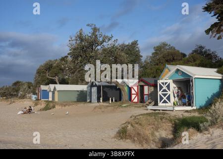 Cabanes de plage multicolores à Dromana Victoria, Australie, Océanie Banque D'Images