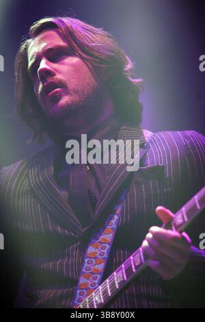 18 novembre 2013, Sheffield, Royaume-Uni : Arctic Monkeys se produisant à Sheffield Arena. (Crédit image : © Glenn Ashley/ZUMA Press Wire) Banque D'Images