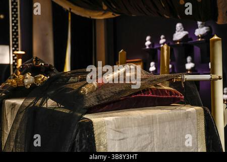 EXPOSITION LE DERNIER COURONNEMENT PRÉSENTÉ AU MOBILIER NATIONAL PARIS Banque D'Images