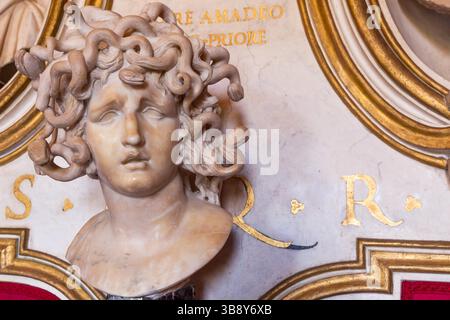 Rome, Italie - 20 août 2023 : Musée Capitole, buste de Méduse par Gian Lorenzo Bernini, 1648 - marbre Banque D'Images