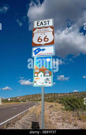 Panneau routier le long de l'historique route 66, Arizona , États-Unis Banque D'Images