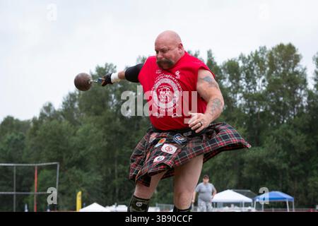 8 juillet 2023, Mount Vernon, Washington, États-Unis : un athlète participe à l'épreuve poids pour distance aux Skagit Valley Highland Games à Mount Vernon, Washington, le samedi 8 juillet 2023. (Crédit image : © Paul Christian Gordon/ZUMA Press Wire) Banque D'Images