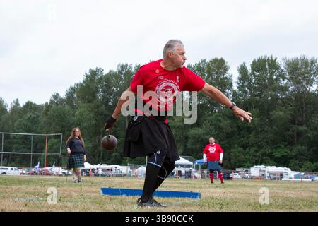 8 juillet 2023, Mount Vernon, Washington, États-Unis : un athlète participe à l'épreuve poids pour distance aux Skagit Valley Highland Games à Mount Vernon, Washington, le samedi 8 juillet 2023. (Crédit image : © Paul Christian Gordon/ZUMA Press Wire) Banque D'Images