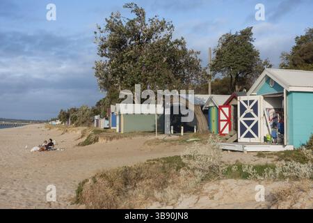 Cabanes de plage multicolores à Dromana Victoria, Australie, Océanie Banque D'Images