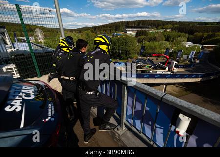 60 GROVE Stephen (aus), GROVE Brenton (aus), CAIROLI Matteo (ita), Iron Lynx, Mercedes-AMG GT3 Evo #60, LM GT3, crash, accident, récupération pendant les 6 heures de Spa-Francorchamps TotalEnergies 2025, 3ème manche du Championnat du monde FIA d'Endurance 2025, du 8 au 10 mai 2025 sur le circuit de Spa-Francorchamps à Stavelot, Belgique - photo Javier Jimenez/DPPI Live News/Alamy Banque D'Images