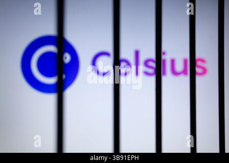 13 juillet 2023, Asuncion, Paraguay : le logo Celsius est affiché sur un écran derrière les barreaux. Alex Mashinsky, le fondateur et ancien PDG du prêteur de crypto-monnaies en faillite Celsius Network, aurait été arrêté jeudi sur des accusations de fraude aux valeurs mobilières fédérales. (Crédit image : © Andre M. Chang/ZUMA Press Wire) Banque D'Images