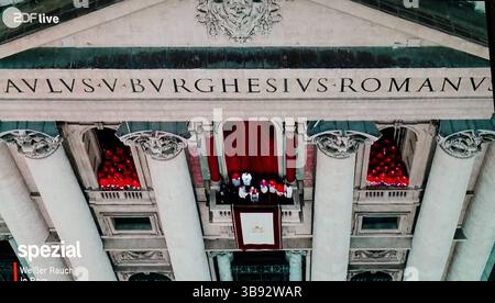 Foto aus Life Übertragung RTL oder ZDF Papstwahl am 08.05.2025 aus ROM- *** photo de Life broadcast RTL ou ZDF élection papale le 08 05 2025 de Rome Banque D'Images