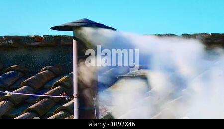 Foto aus Life Übertragung RTL oder ZDF Papstwahl am 08.05.2025 aus ROM- *** photo de Life broadcast RTL ou ZDF élection papale le 08 05 2025 de Rome Banque D'Images