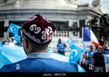 7 juillet 2019 - Paris 11ème arrondissement (11ème Arrond, Ile-de-France - depuis le massacre du 5 juillet 2009 à Urumchi, la capitale ouïghoure, perpétré par les forces chinoises, les Ouïghours de la diaspora organisent début juillet des manifestations dans le monde entier. Cette année, les Ouïghours de France ont organisé une manifestation sur la place de la République, dimanche 7 juillet. (Crédit image : © Sadak Souici/ZUMA Press Wire) Banque D'Images