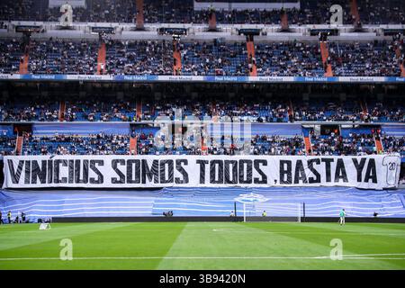 24 mai 2023, MADRID, MADRID, ESPAGNE : les fans du Real Madrid affichent une bannière en soutien au joueur du Real Madrid Vinicius Junior lors de la ligue espagnole, la Liga Santander, match de football joué entre le Real Madrid et le Rayo Vallecano au stade Santiago Bernabeu le 24 mai 2023, à Madrid, en Espagne. (Crédit image : © Irina R. Hipolito/AFP7 via ZUMA Press Wire) Banque D'Images