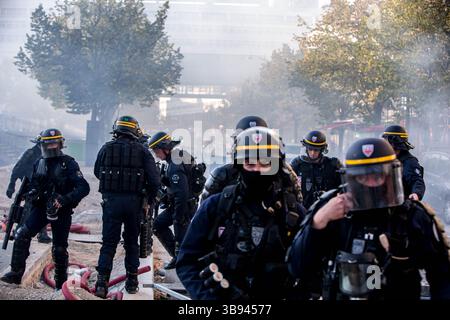 21 septembre 2019, Paris, Ile-de-France (region, France : selon un comptage indÃ©pendentif, la marche pour le climat, quâ€™ont rejoint certains Â« gilets jaunes Â » pour leur Â« acte 45 Â », a rÃ©Uni plus de 15 000 personnes dans la capitale. (Crédit image : © Sadak Souici/ZUMA Press Wire) Banque D'Images