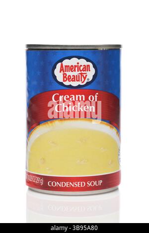 IRVINE, CALIFORNIE - 8 MAI 2025 : une boîte de crème de beauté américaine de soupe de poulet. Banque D'Images