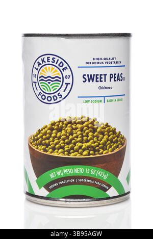 IRVINE, CALIFORNIE - 8 MAI 2025 : une boîte de Lakeside Foods Sweet Peas, faible teneur en sodium. Banque D'Images