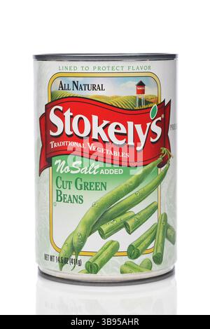 IRVINE, CALIFORNIE - 8 MAI 2025 : une boîte de Stokleys couper des haricots verts. Banque D'Images