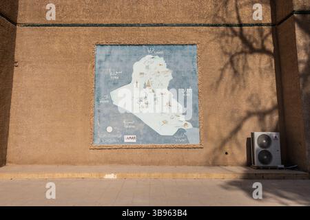 27 octobre 2021, Babylone, Babylone, Irak : la carte de l'Irak à Babylone. Au premier millénaire av. J.-C., Babylone était la plus grande ville de Mésopotamie, ses ruines s'étendant sur 1000 hectares. Capitale religieuse et politique de Babylone, elle abrite le palais royal et le complexe culte dédié à Marduk, divinité poliade de Babylone et chef du panthéon. (Crédit image : © Sadak Souici/ZUMA Press Wire) Banque D'Images