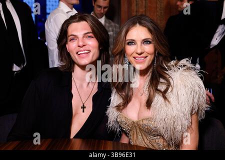 Die britische Schauspielerin Elizabeth Hurley Liz Hurley und ihr Sohn Schauspieler Damian Hurley BEI der ersten Charity Nacht der Umbrella Foundation im Hotel The Wellem. Düsseldorf, 08.05.2025 NRW Deutschland *** actrice britannique Elizabeth Hurley Liz Hurley et son fils acteur Damian Hurley à la première soirée caritative des fondations Umbrella au Wellem Hotel Düsseldorf, 08 05 2025 NRW Allemagne Copyright : xChristophxHardtx Banque D'Images