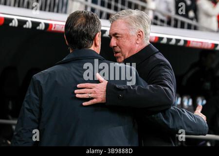 2 février 2023, MADRID, MADRID, ESPAGNE : Salvador Gonzalez ''Voro'', entraîneur-chef de Valence, et Carlo Ancelotti, entraîneur-chef du Real Madrid, se saluent lors de la ligue espagnole, la Liga Santander, match de football joué entre le Real Madrid et Valencia CF au stade Santiago Bernabeu le 02 février 2023, à Madrid, Espagne. (Crédit image : © Irina R. Hipolito/AFP7 via ZUMA Press Wire) Banque D'Images