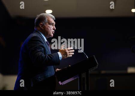 17 avril 2023, BARCELONE, BARCELONE, ESPAGNE : Joan Laporta, Président du FC Barcelone, attenda sa conférence de presse sur l'affaire Negreira au stade Spotify Camp Nou le 17 avril 2023, à Barcelone, Espagne. (Crédit image : © Marc Graupera Aloma/AFP7 via ZUMA Press Wire) Banque D'Images