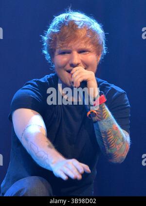 MIAMI , FL - 10 AVRIL : Ed Sheeran se produit durant la partie nord-américaine du RED Tour à American Airlines Arena le 10 avril 2013 à Miami, Floride. ..People : Ed Sheeran (crédit image : © SMG via ZUMA Press Wire) Banque D'Images