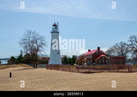 Le phare de Fort Gratiot a été construit en 1825 à l'entrée de la rivière clair du lac Huron, à Port Huron, Michigan mi, USA. Banque D'Images