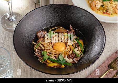 soupe de nouilles ramen au bœuf Banque D'Images