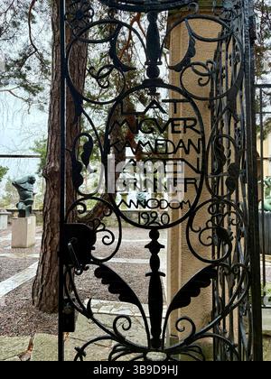 Millesgården porte de fer Art Nouveau et vue sur le jardin Banque D'Images