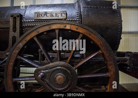 La locomotive Rocket originale, construite par Robert Stephenson au Locomotion Railway Museum, Shildon, comté de Durham, Angleterre, Royaume-Uni. Banque D'Images
