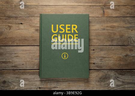 Guide de l'utilisateur livre sur table en bois, vue de dessus Banque D'Images