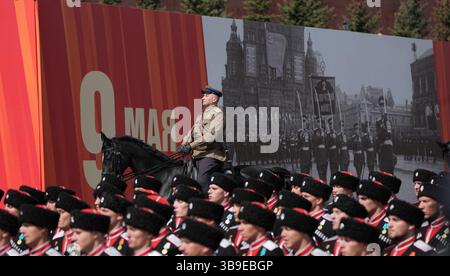 Moscou, Russie. 9 mai 2025. Les soldats assistent à un grand défilé marquant le 80e anniversaire de la victoire dans la Grande Guerre patriotique de l'Union soviétique à Moscou, Russie, le 9 mai 2025. Crédit : Lai Xiangdong/Xinhua/Alamy Live News Banque D'Images