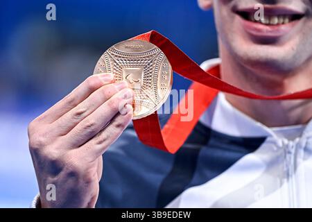 Jeux Olympiques de Paris 2024, piscine olympique à la Paris la Défense Arena à Nanterre : para natation. Public et concours le 06 septembre 202 Banque D'Images