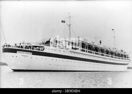 Le navire allemand Wilhelm Gustloff. Le naufrage du Wilhelm Gustloff est la pire catastrophe maritime de l'histoire. Le navire a été construit à l'origine comme paquebot de croisière pour la force nazie par le mouvement Joy. Pendant la guerre, il a été utilisé comme navire-hôpital. Le 30 janvier 1945, il est parti avec environ 10 600 personnes entassées à bord. Le navire a été torpillé par le sous-marin soviétique S-13 et il a coulé en 40 minutes. Seules 1250 personnes ont été secourues, ce qui représente un bilan de près de 9400 morts. Photo Bundesarchiv, Bild 183-L12207 / Augst / CC-BY-sa 3,0, Banque D'Images