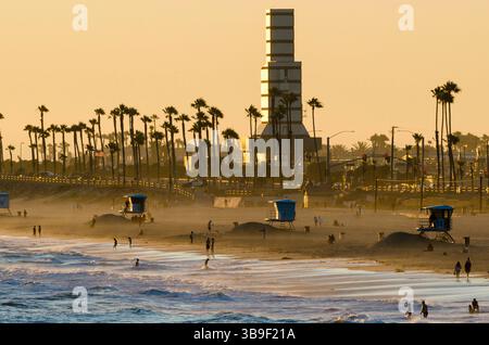 Belle ambiance de soirée à la plage de Huntington Beach Banque D'Images