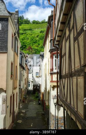 Ruelle historique et façades à colombages dans la vieille ville de Bacharach Banque D'Images