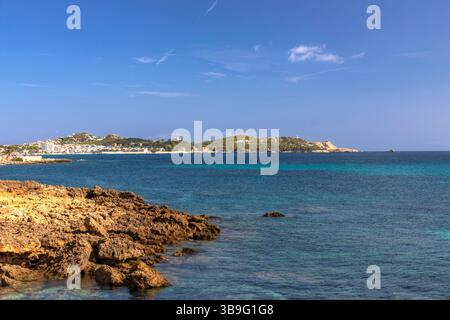 Vue sur la baie de Cala Rajada, Majorque Banque D'Images
