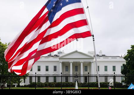 Washington, États-Unis. 09 mai 2025. Une vue générale de la Maison Blanche à Washington DC est vue le vendredi 9 mai 2025. (Photo de Aaron Schwartz/Sipa USA) crédit : Sipa USA/Alamy Live News Banque D'Images
