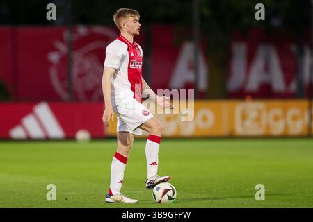 Amsterdam, pays-Bas. 09 mai 2025. AMSTERDAM, PAYS-BAS - 9 MAI : Nick Verschuren de Jong Ajax gestes lors du match néerlandais Keuken Kampioen Divisie entre Jong Ajax et LE TOP Oss au Sportpark de Toekomst le 9 mai 2025 à Amsterdam, pays-Bas. (Photo de Hans van der Valk/Orange Pictures) crédit : Orange pics BV/Alamy Live News Banque D'Images