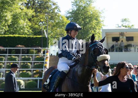 Ascot, Royaume-Uni. 9 mai 2025. Horse Toby Tops monté par le jockey Morgan Cole remporte le Peroni Nastro Azzurro 0,0% Apprentice handicap Stakes, Class 4, GBBPlus Race à Ascot Racecourse dans le Berkshire au Peroni Nastro Azzurro 0,0% Friday Raceday. Propriétaire M. Paul Goonan, entraîneur Dylan Cunha, Newmarket, éleveur Curie Monceaux/Rifa Mustang. Crédit : Maureen McLean/Alamy Live News Banque D'Images