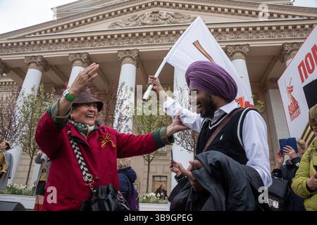 Moscou, Russie. 9 mai 2025. Les festivités ont lieu sur la place du Théâtre le jour de la victoire marquant les 80 ans de la victoire dans la seconde Guerre mondiale, à Moscou, en Russie. Crédit : Nikolay Vinokurov/Alamy Live News Banque D'Images