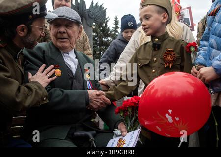 Moscou, Russie. 9 mai 2025. Les festivités ont lieu dans le parc Gorky le jour de la victoire marquant les 80 ans de la victoire dans la seconde Guerre mondiale, à Moscou, en Russie. Crédit : Nikolay Vinokurov/Alamy Live News Banque D'Images