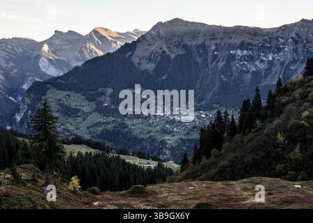 Vue sur Wengen dans les Alpes bernoises, Mürren, Oberland bernois, Suisse Banque D'Images