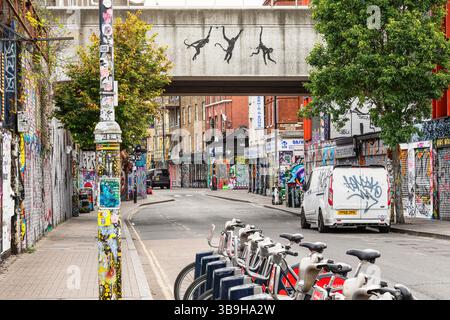 Graffiti Banksy des trois singes à Brick Lane, East End, Londres, Angleterre, Grande-Bretagne Banque D'Images