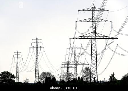 Pylônes haute tension à Hambourg, Allemagne Banque D'Images
